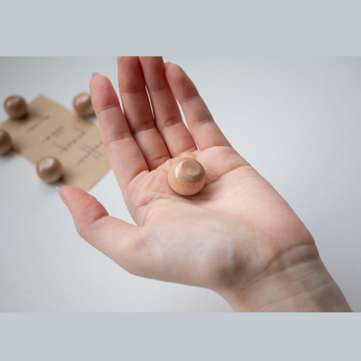 Seeknit Magnetic Needle Keeper Woodball 1 pcs